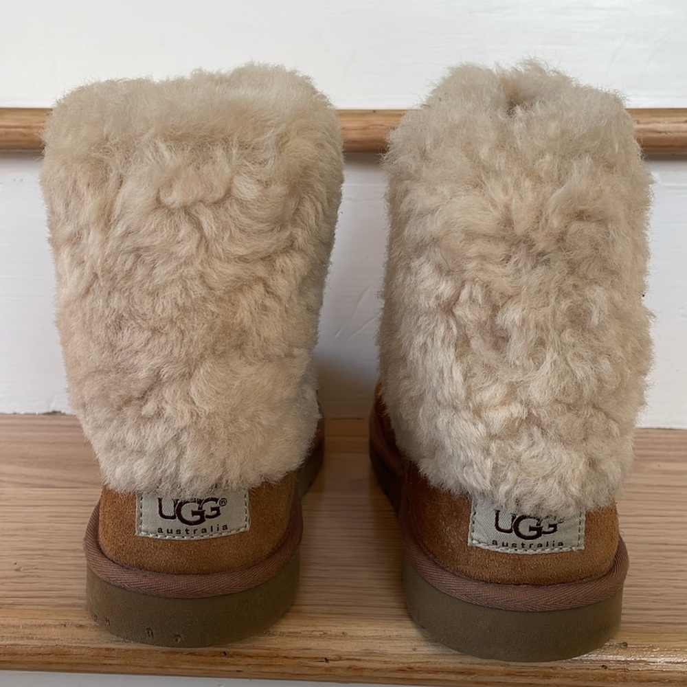 UGG Boot - Picture 2 of 6
